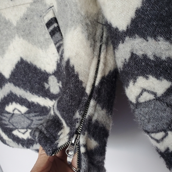 Woolrich X American Eagle  Wool Blend Aztec Southwestern Hooded Blanket Jacket M - Picture 4 of 11